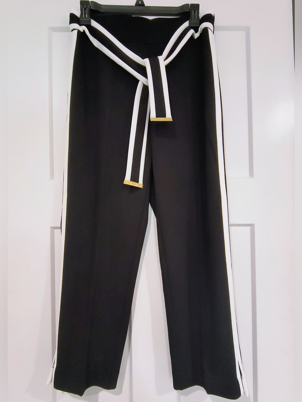 Anne Klein Black Wide-Leg Pants with White Stripe Belt